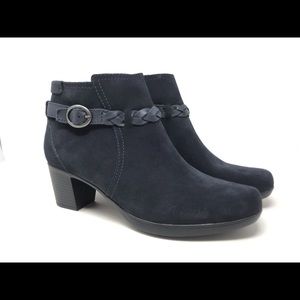 Clarks bendables blue suede ankle boot size 11M